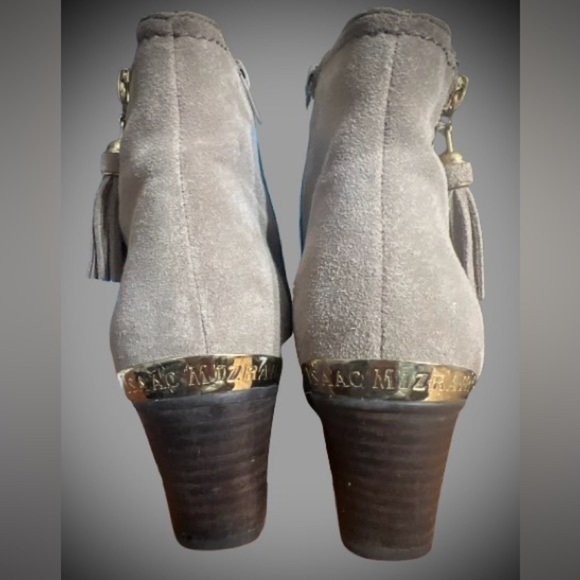 Isaac Mizrahi taupe suede booties w/shiny gold hardware accents. Wmns sz 6 - Picture 4 of 5